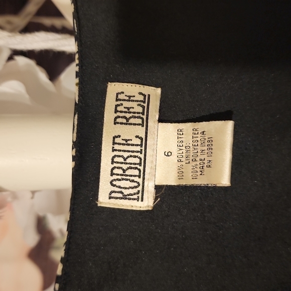 Beautiful dress very femine and flowy - Picture 4 of 7